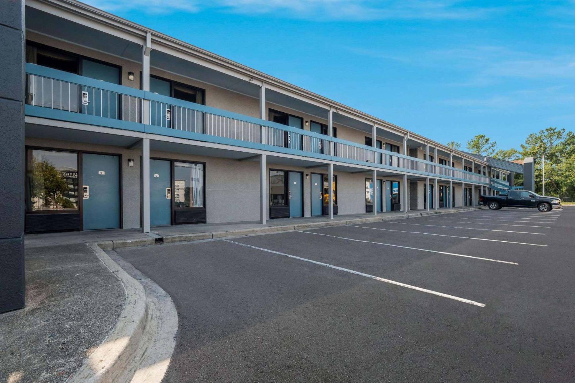 Quality Inn Fort Jackson Columbia Exterior photo