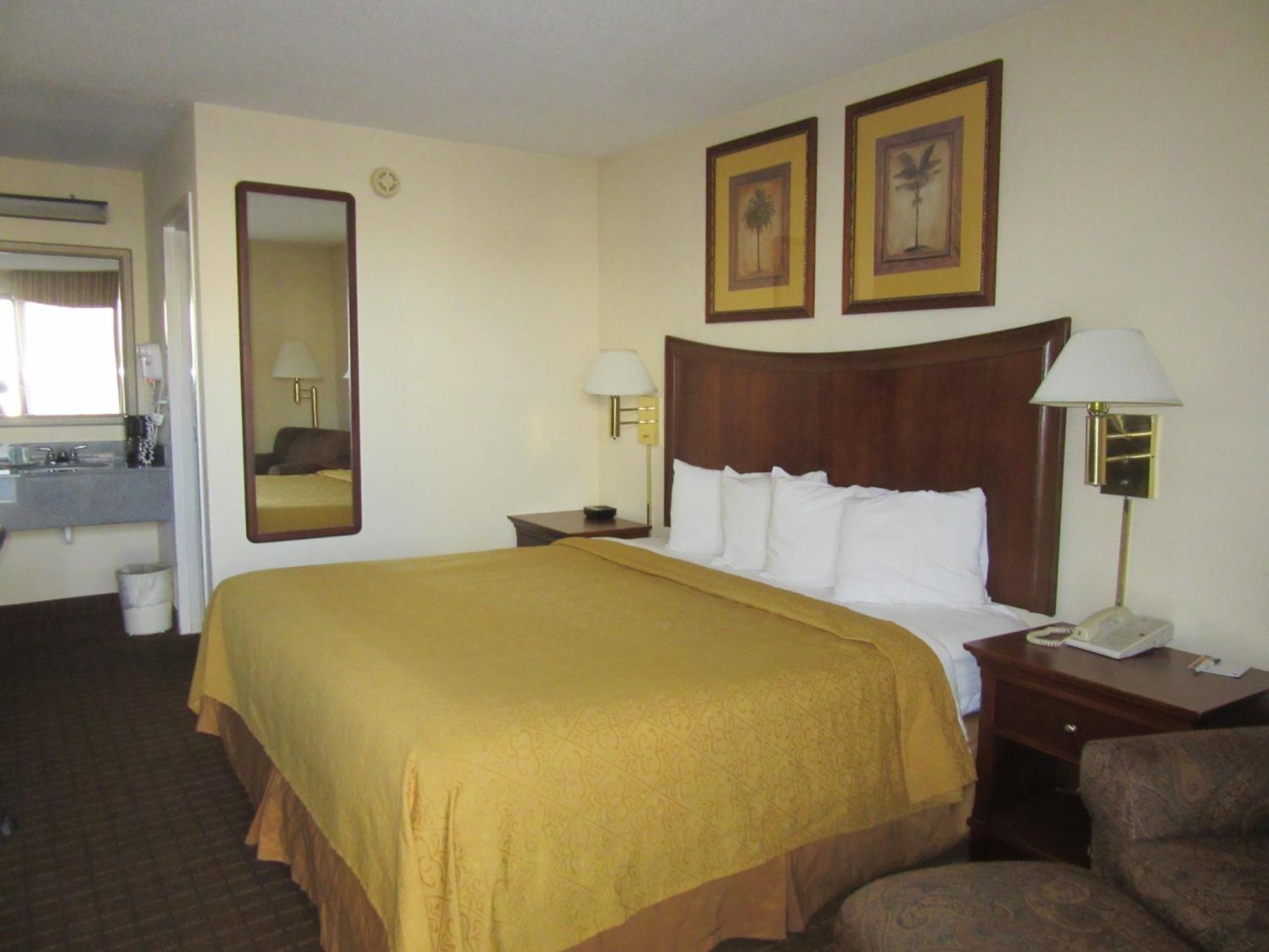 Quality Inn Fort Jackson Columbia Room photo